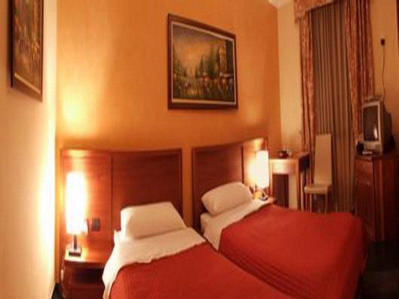 Nov Hotel Tirana Exteriör bild