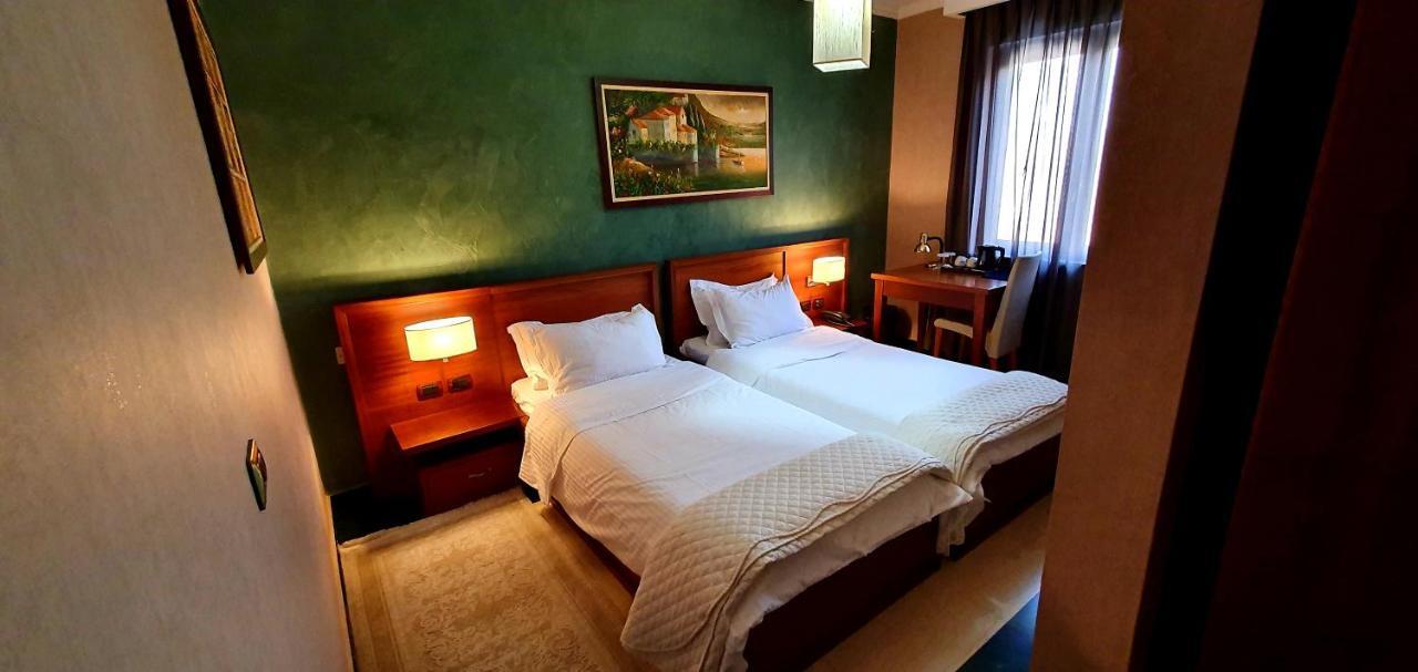 Nov Hotel Tirana Exteriör bild