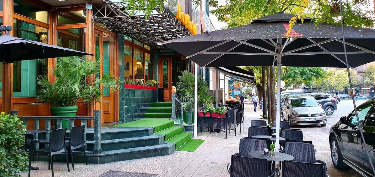 Nov Hotel Tirana Exteriör bild