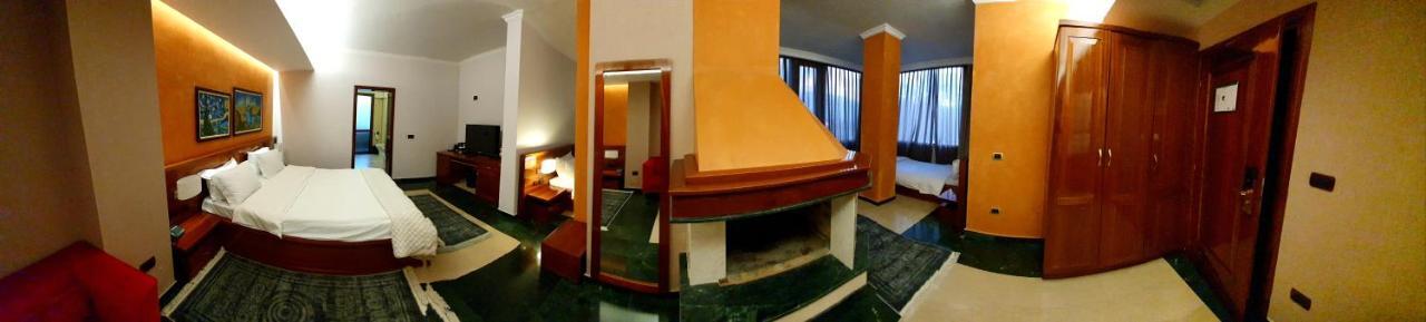 Nov Hotel Tirana Exteriör bild